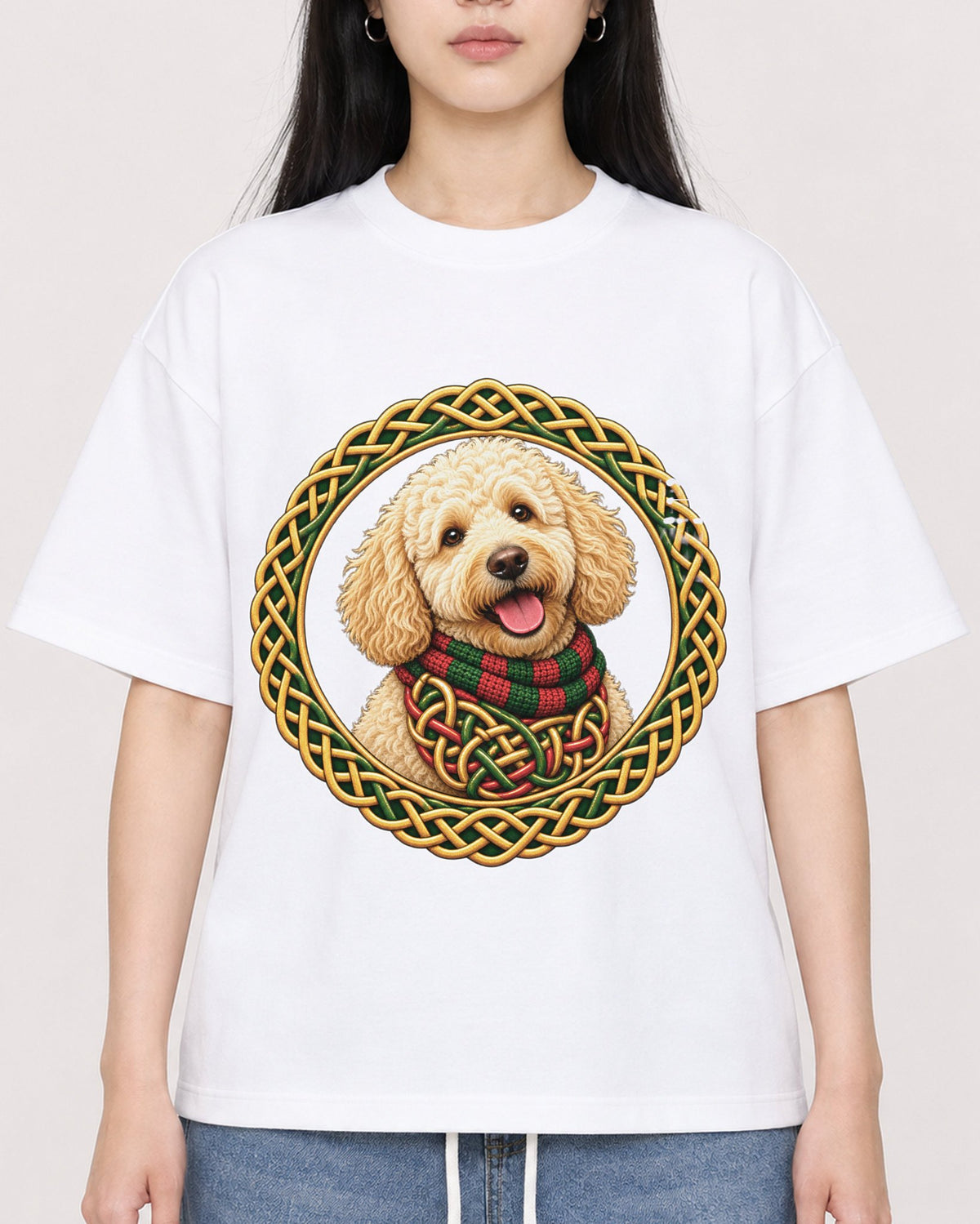 Mockup Boxy Heavyweight Tee White female close-up 01