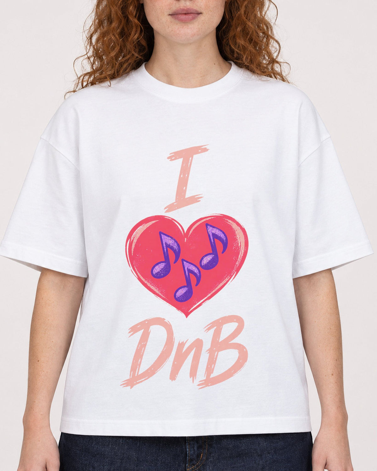 Mockup Boxy Heavyweight Tee White female close-up 09