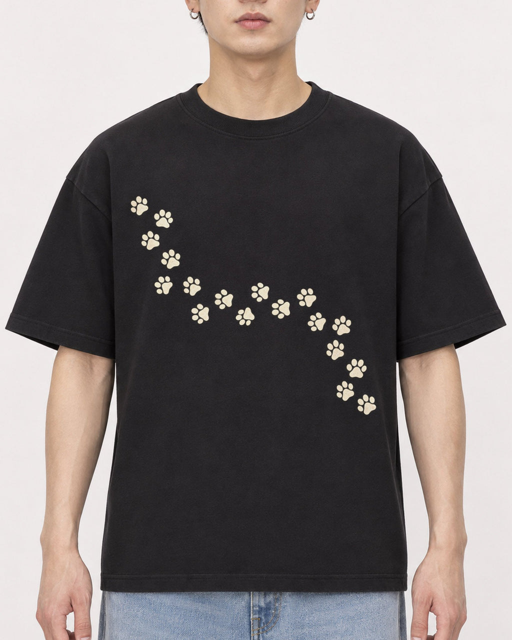 Mockup Boxy Heavyweight Tee Black male close-up 01