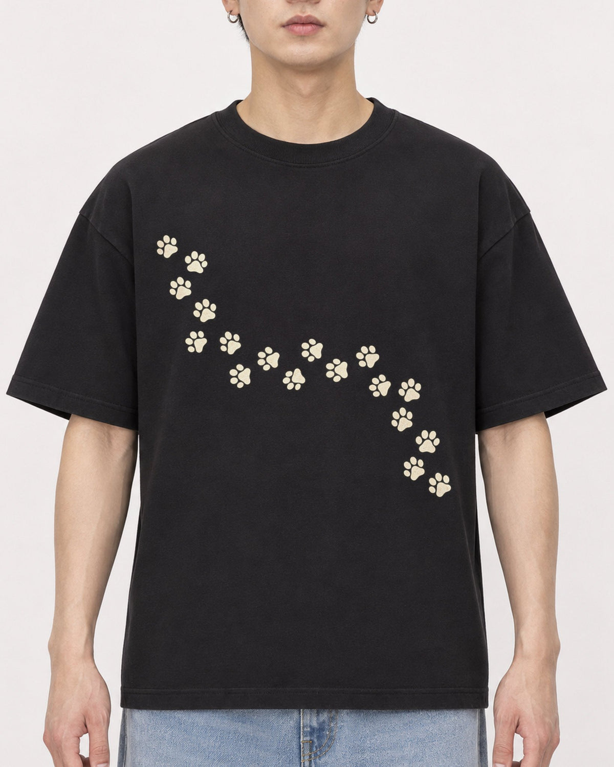 Mockup Boxy Heavyweight Tee Black male close-up 01