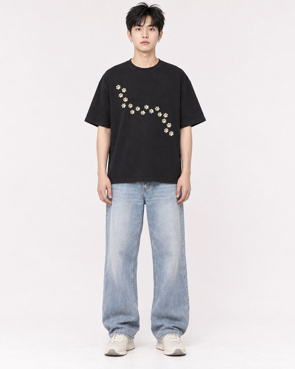 Mockup Boxy Heavyweight Tee Black male full-body 01