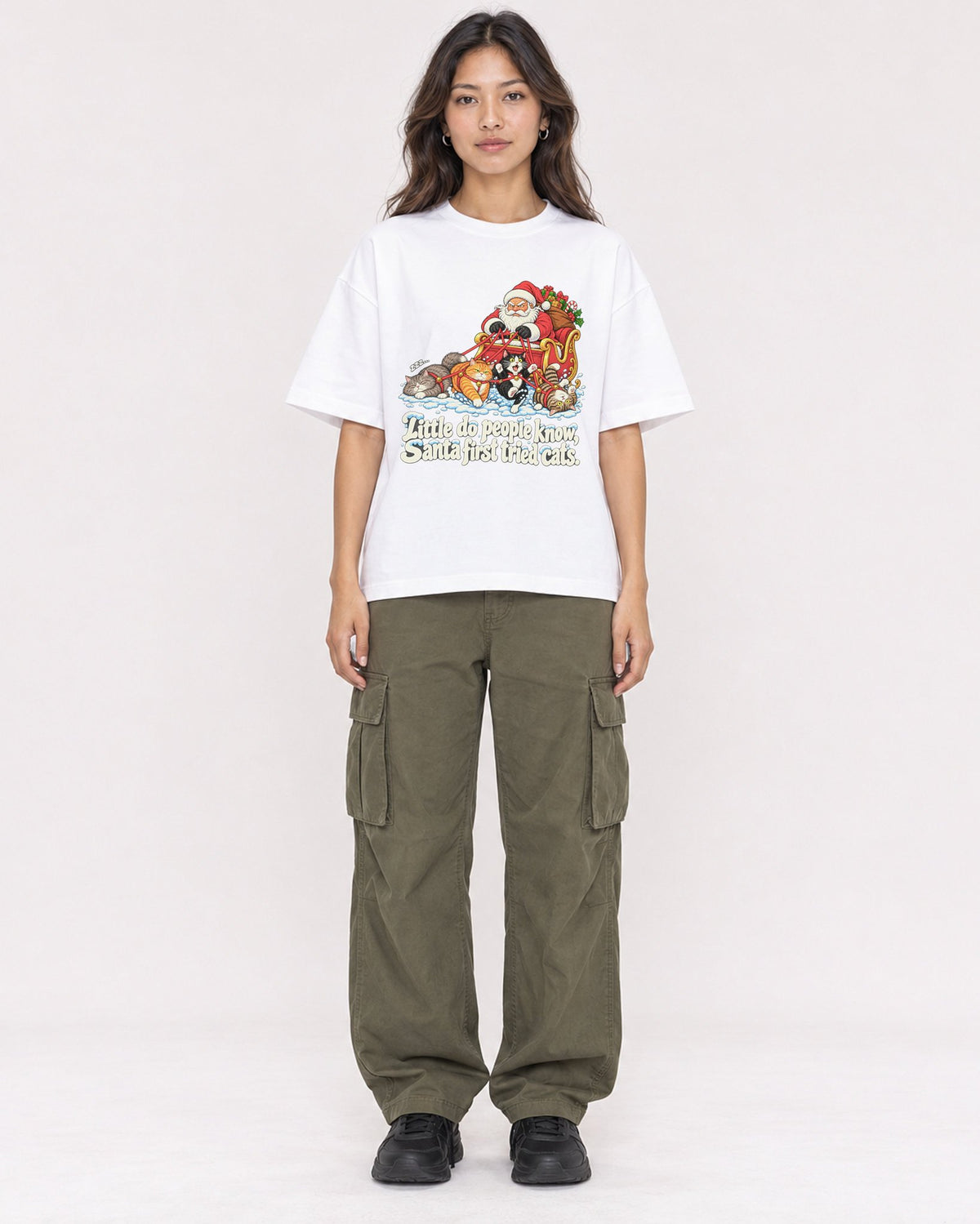 Mockup Boxy Heavyweight Tee White female full-body 02