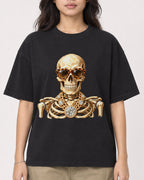 Mockup Boxy Heavyweight Tee Black female close-up 02