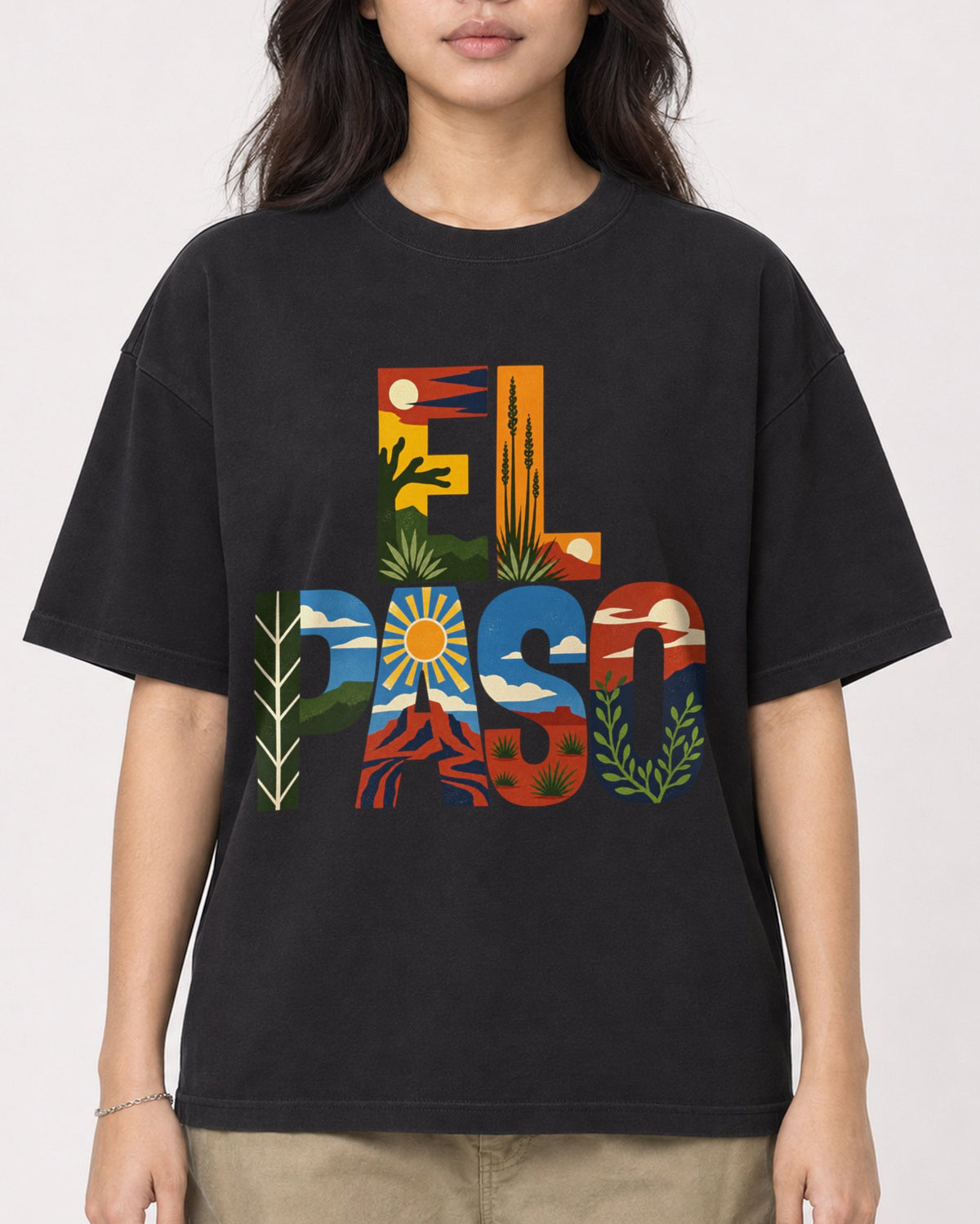Mockup Boxy Heavyweight Tee Black female close-up 02