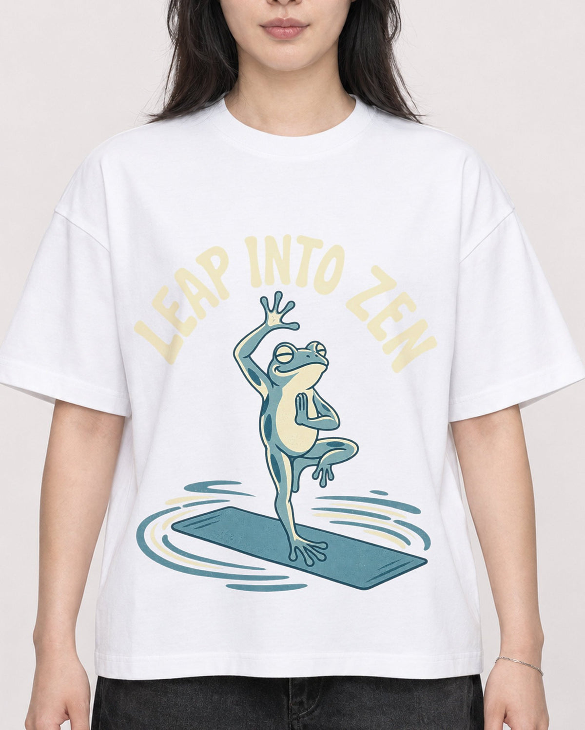 Mockup Boxy Heavyweight Tee White female close-up 13
