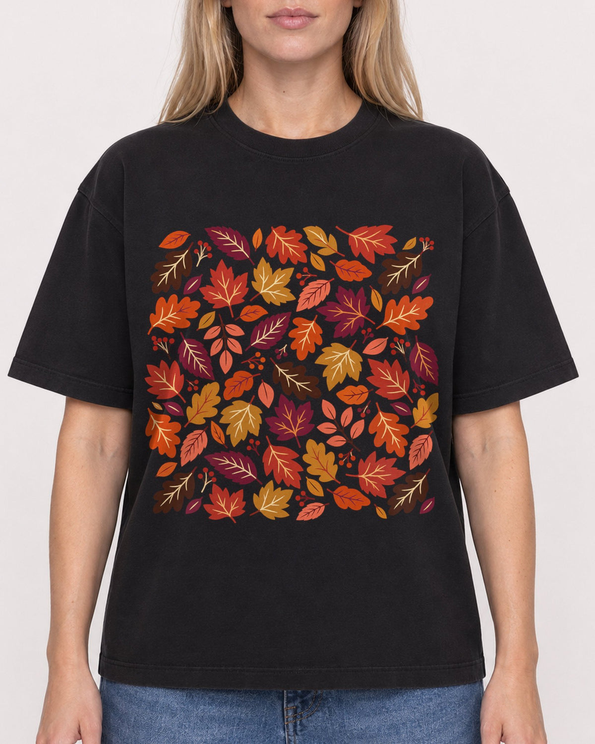 Mockup Boxy Heavyweight Tee Black female close-up 08