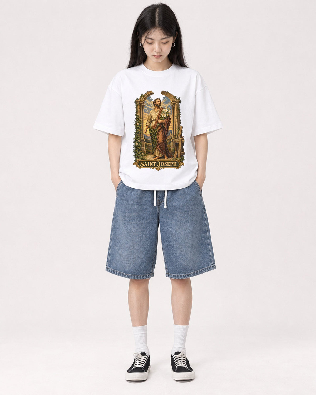 Mockup Boxy Heavyweight Tee White female full-body 01