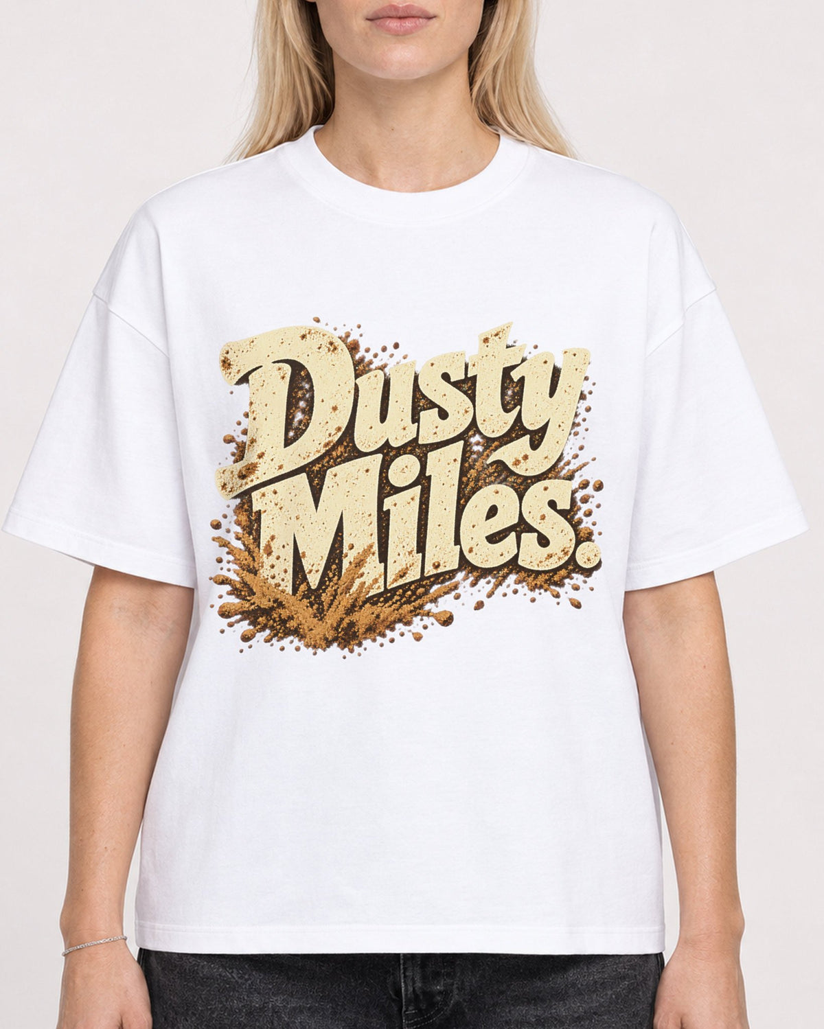 Mockup Boxy Heavyweight Tee White female close-up 08