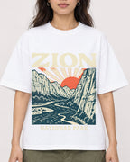 Mockup Boxy Heavyweight Tee White female close-up 02