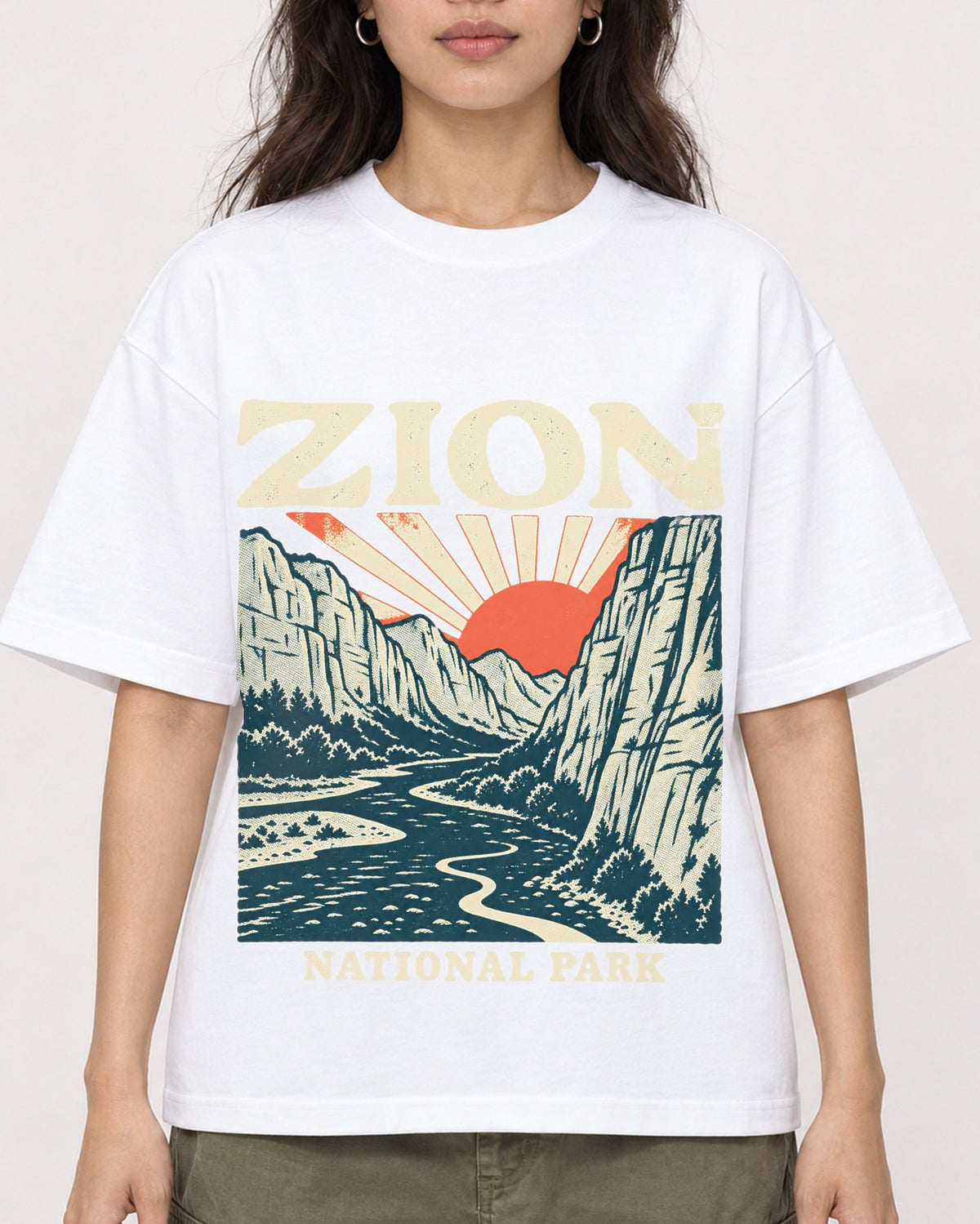 Mockup Boxy Heavyweight Tee White female close-up 02