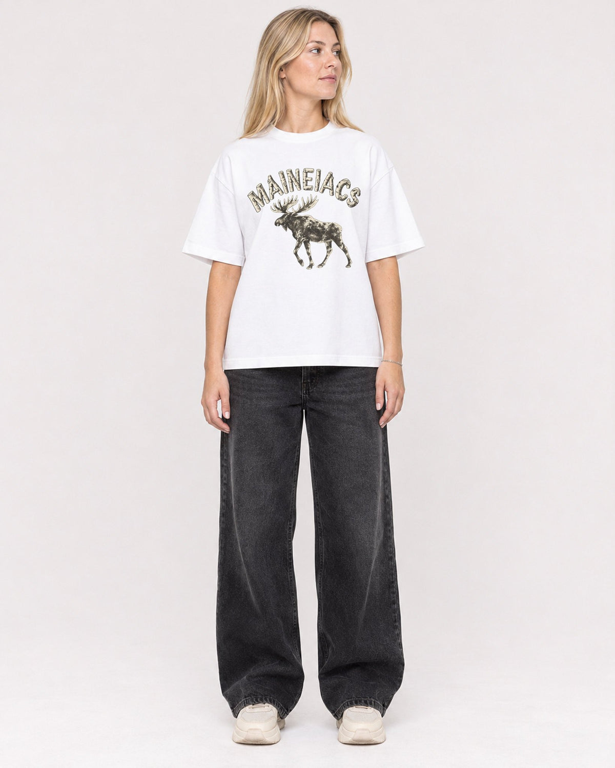 Mockup Boxy Heavyweight Tee White female full-body 08
