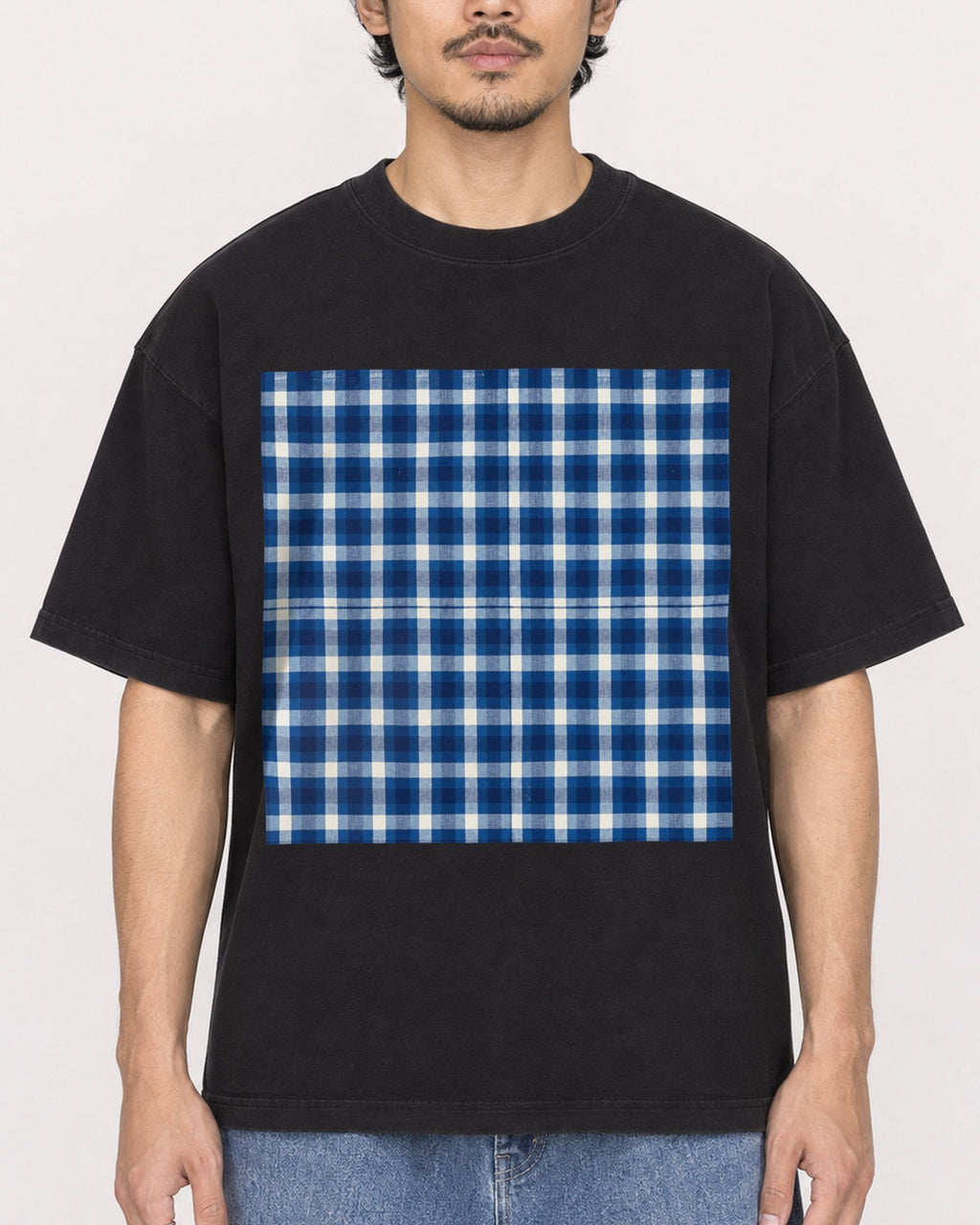 Mockup Boxy Heavyweight Tee Black male close-up 02