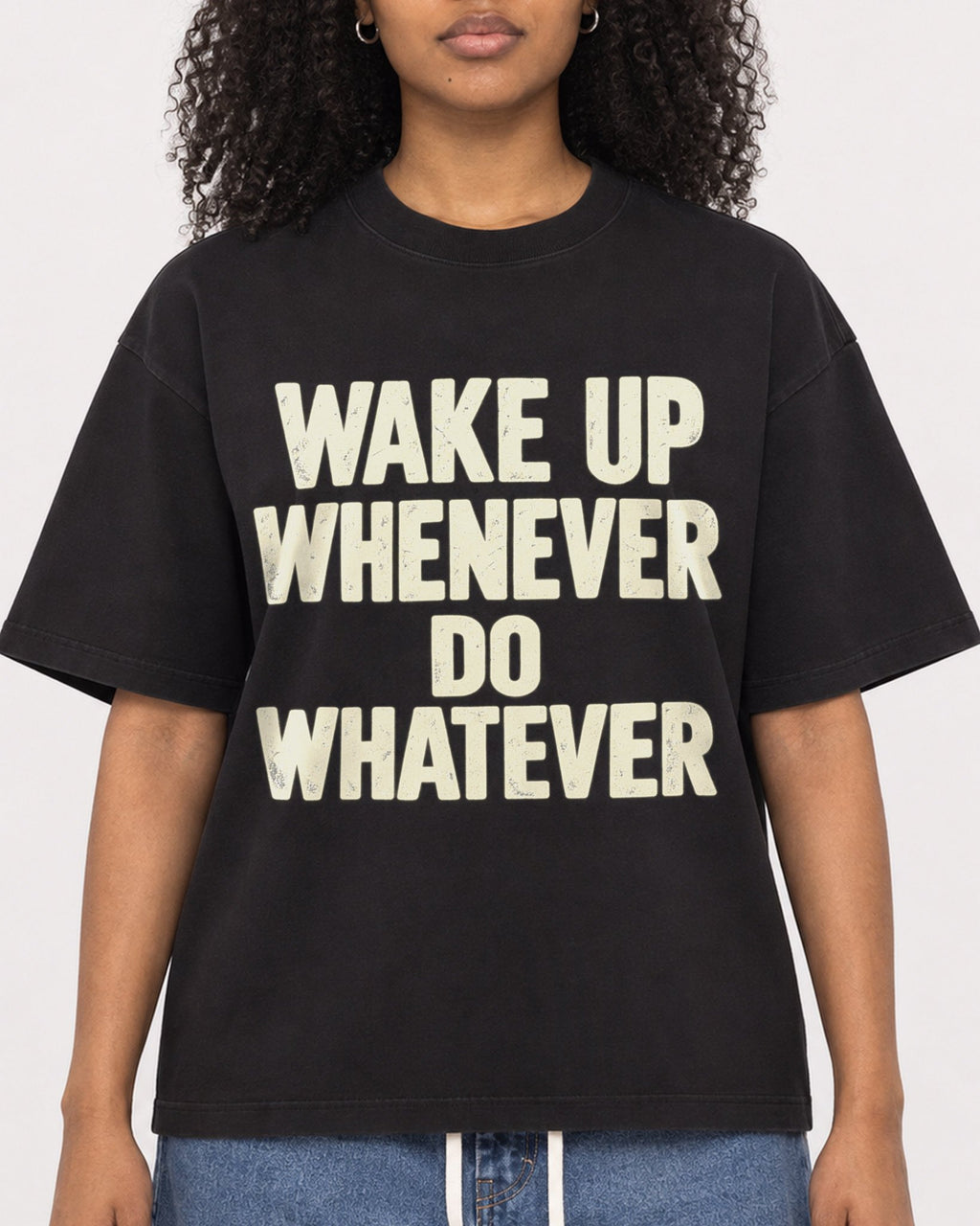 Mockup Boxy Heavyweight Tee Black female close-up 05