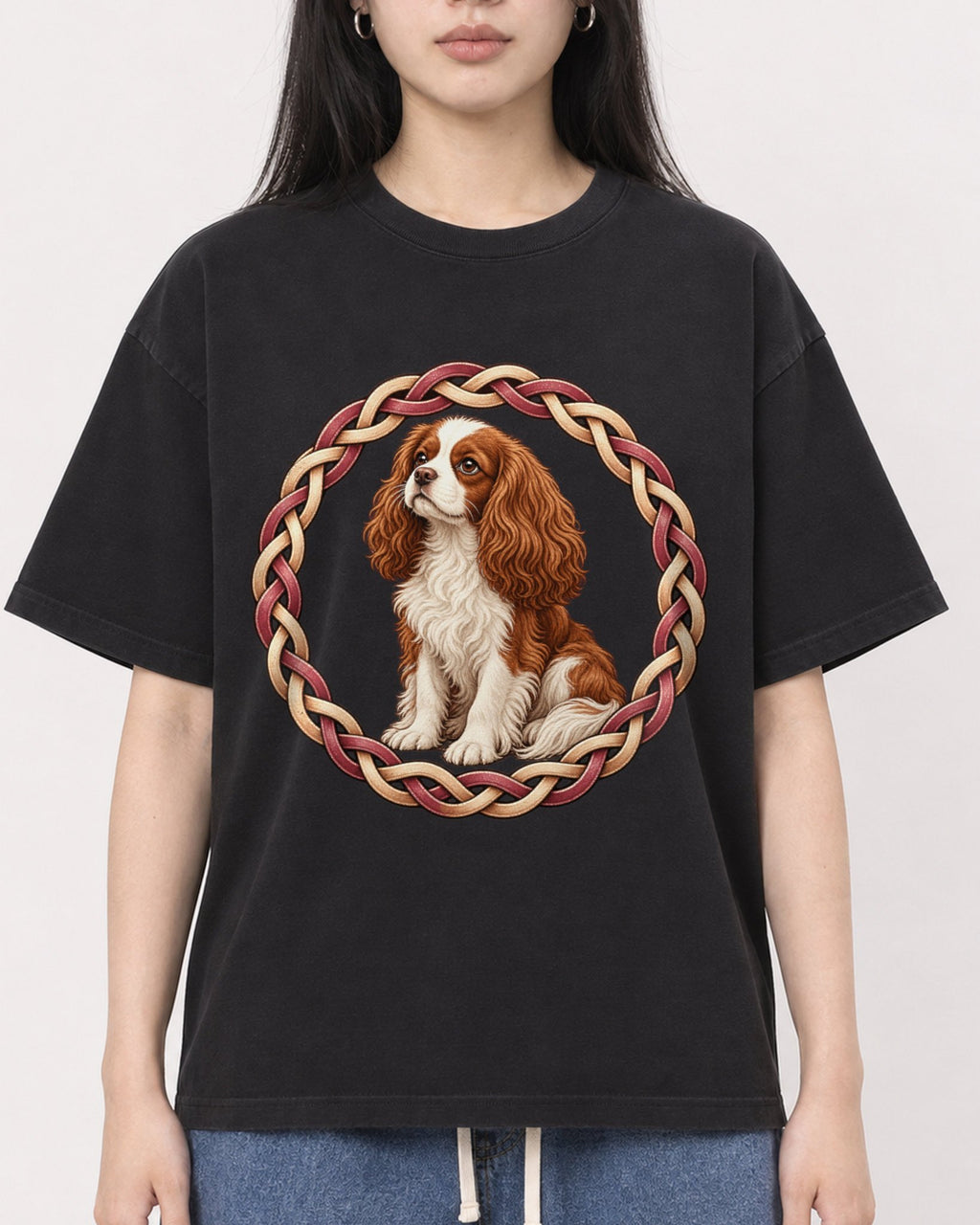 Mockup Boxy Heavyweight Tee Black female close-up 01
