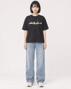 Mockup Boxy Heavyweight Tee Black female full-body 11