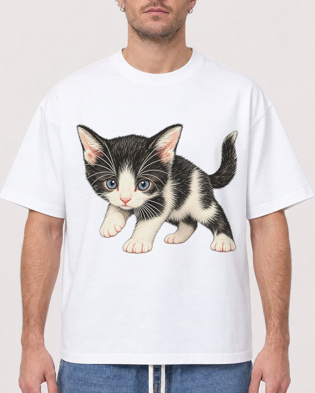 Mockup Boxy Heavyweight Tee White male close-up 08