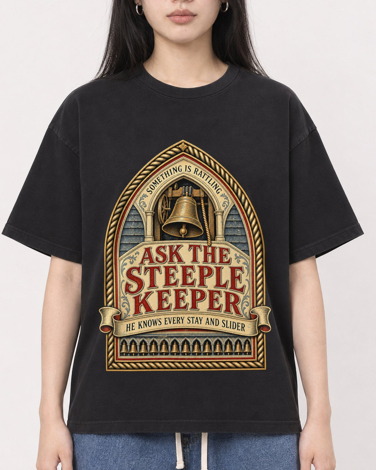 Mockup Boxy Heavyweight Tee Black female close-up 01