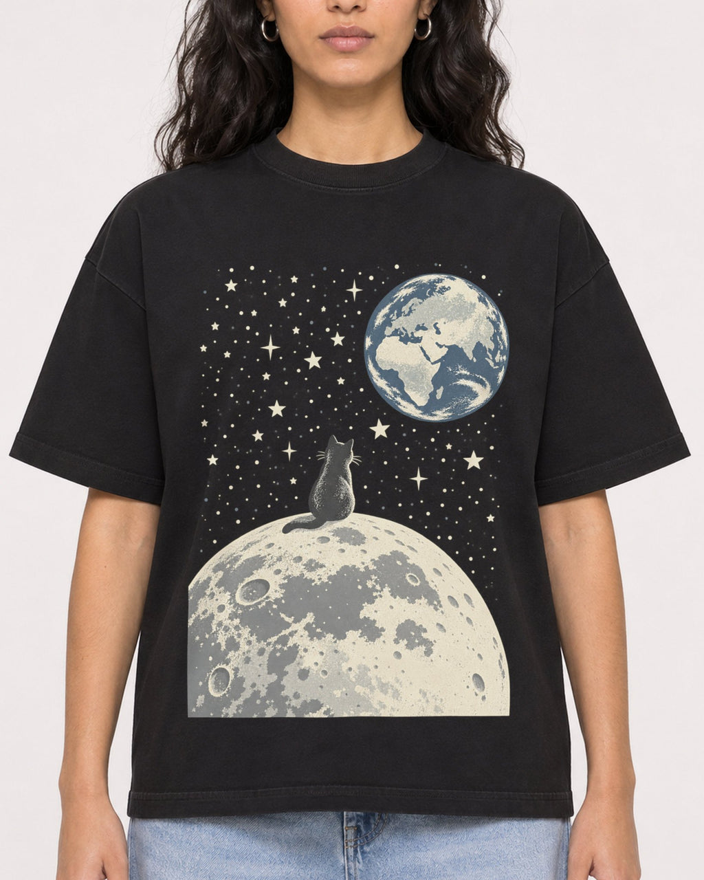 Mockup Boxy Heavyweight Tee Black female close-up 07
