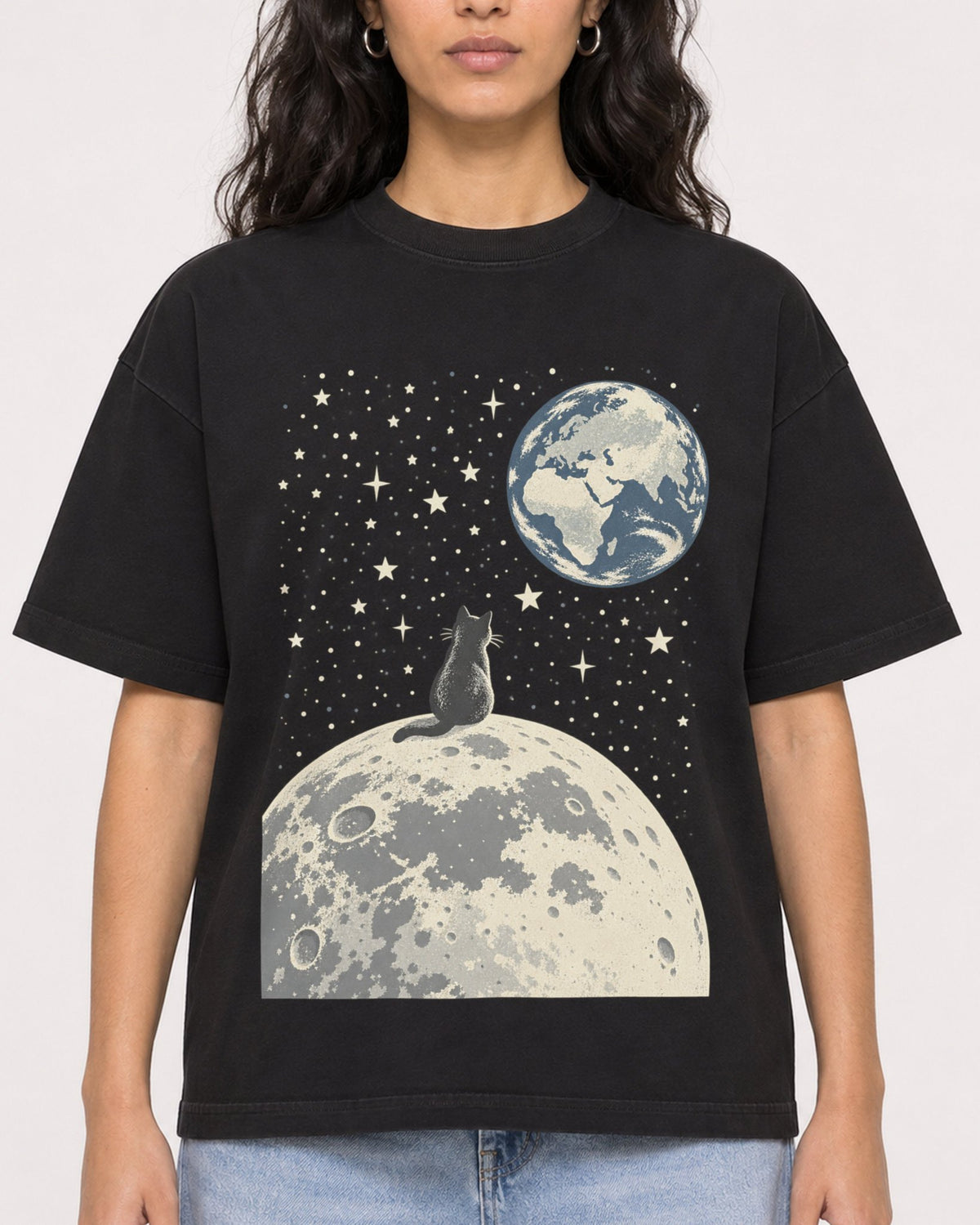 Mockup Boxy Heavyweight Tee Black female close-up 07