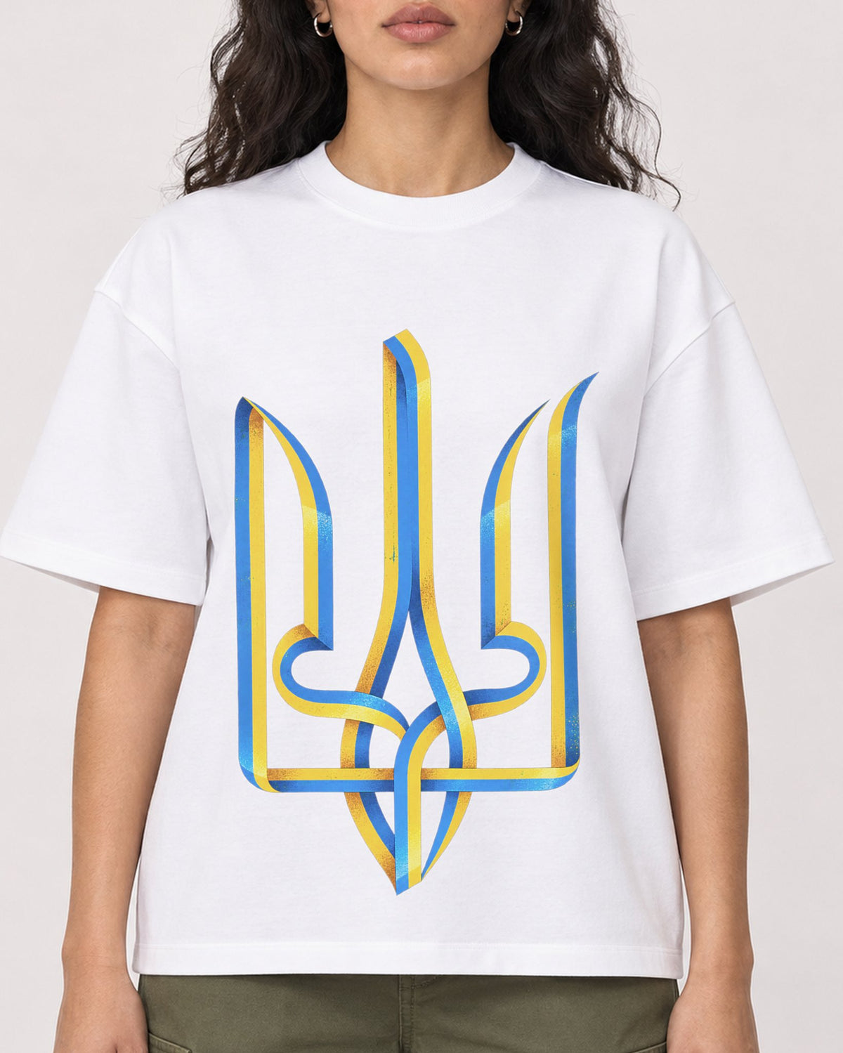 Mockup Boxy Heavyweight Tee White female close-up 07