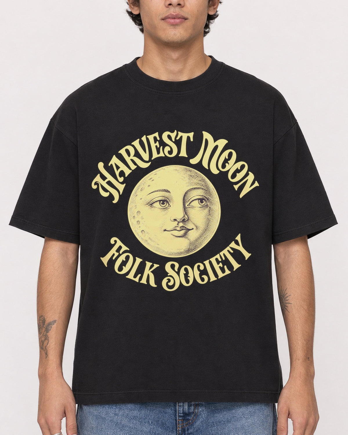 Mockup Boxy Heavyweight Tee Black male close-up 06