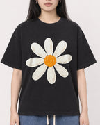 Mockup Boxy Heavyweight Tee Black female close-up 01