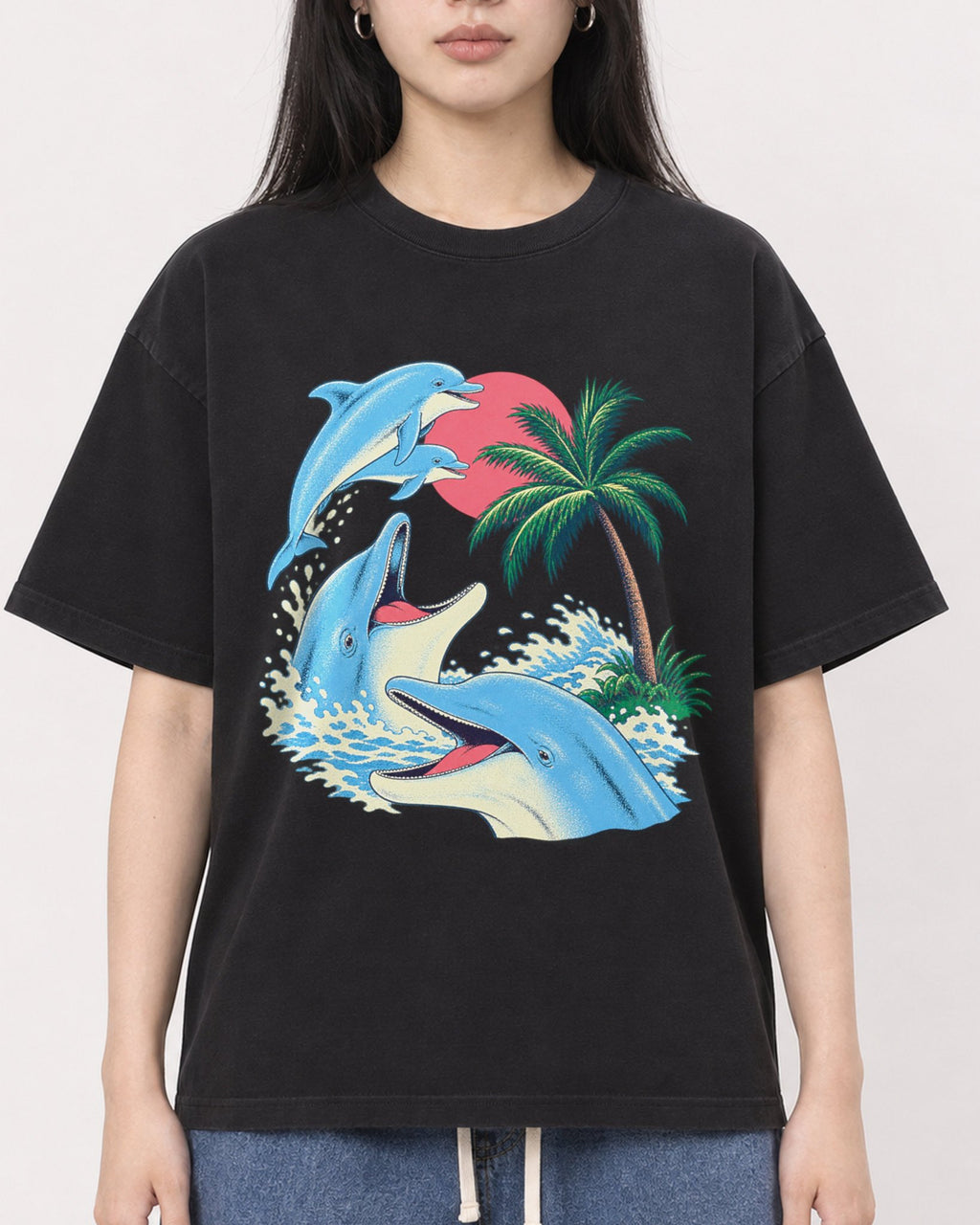 Mockup Boxy Heavyweight Tee Black female close-up 01
