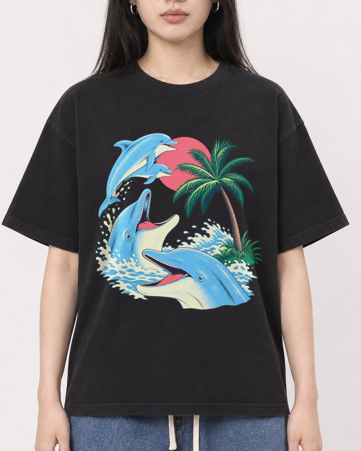 Mockup Boxy Heavyweight Tee Black female close-up 01
