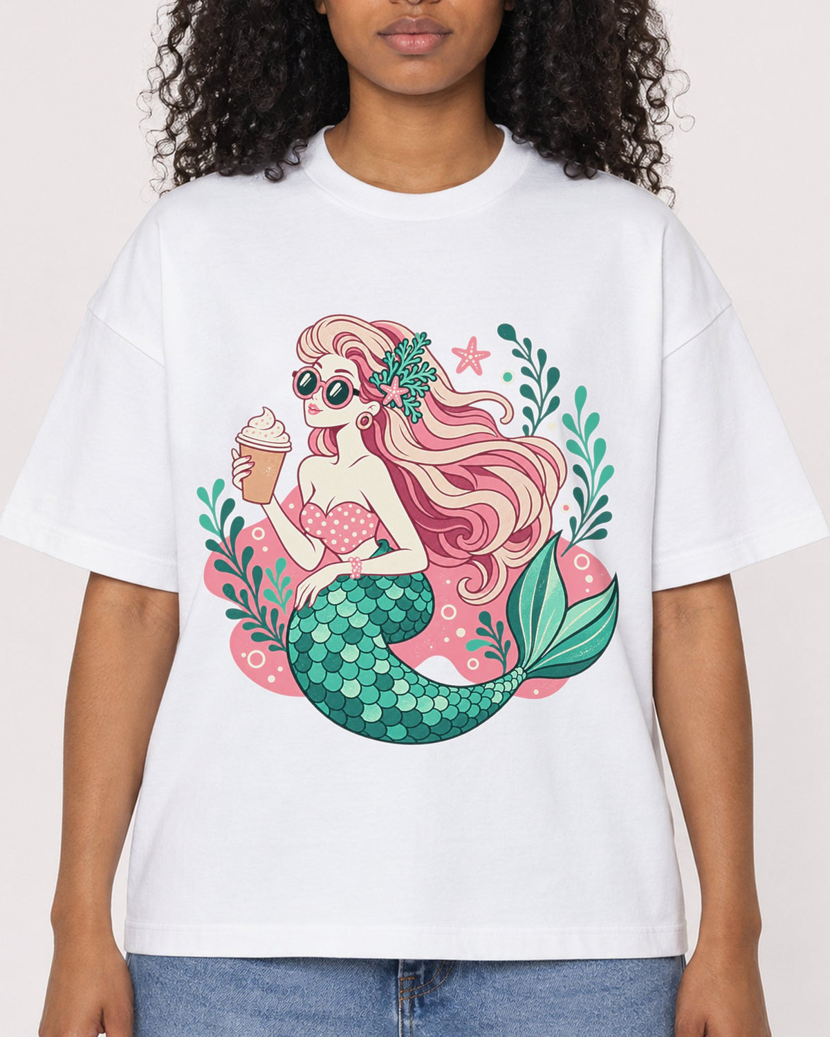 Mockup Boxy Heavyweight Tee White female close-up 05