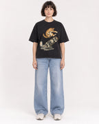 Mockup Boxy Heavyweight Tee Black female full-body 39