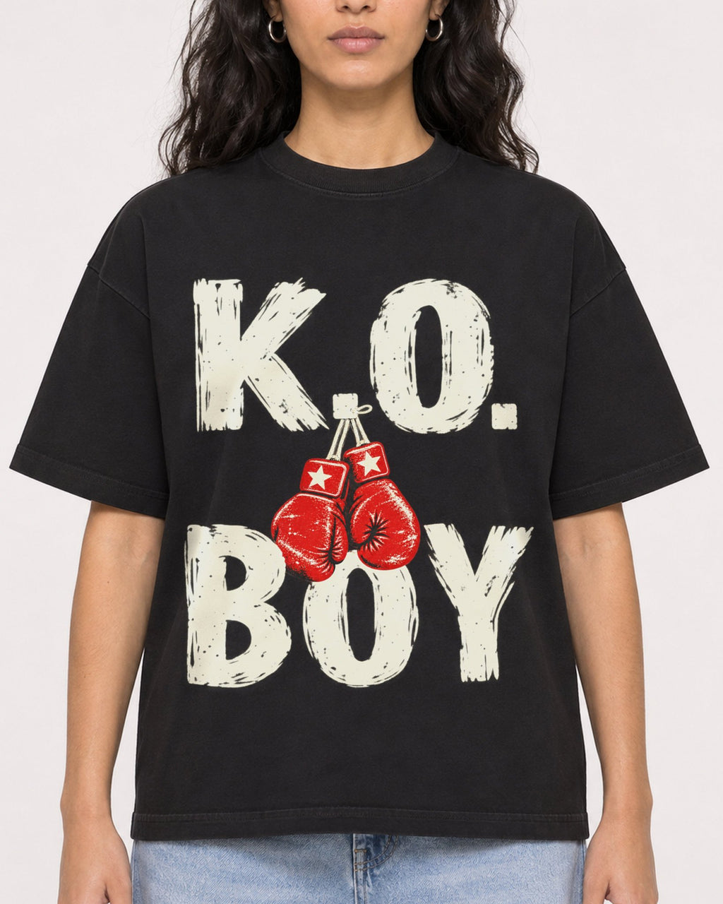 Mockup Boxy Heavyweight Tee Black female close-up 07