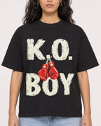 Mockup Boxy Heavyweight Tee Black female close-up 07
