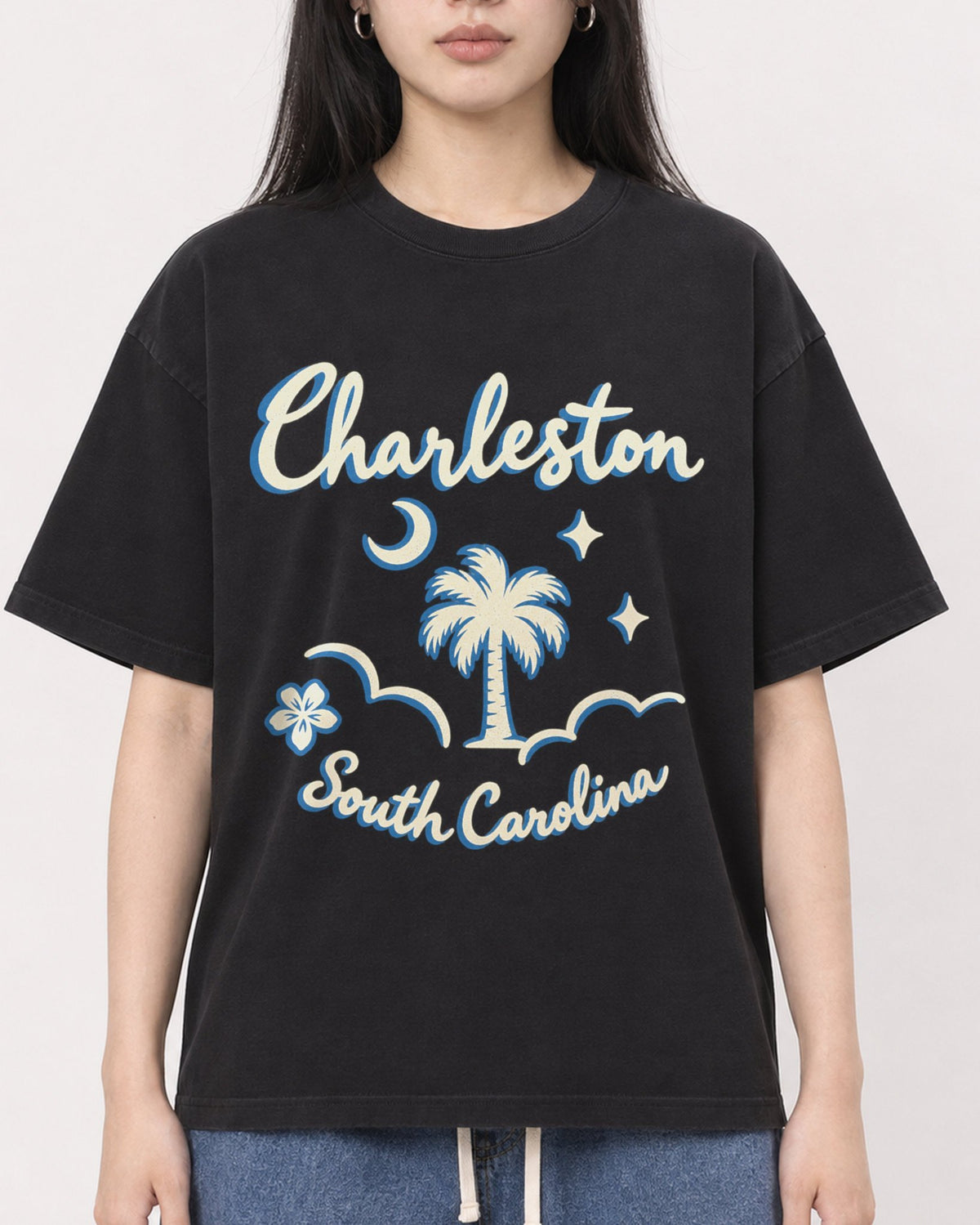 Mockup Boxy Heavyweight Tee Black female close-up 01