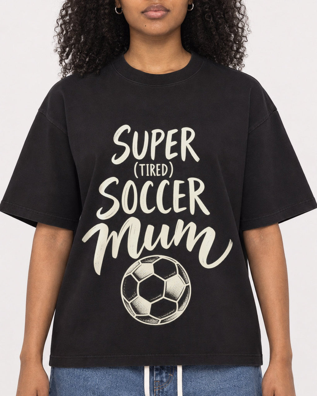 Mockup Boxy Heavyweight Tee Black female close-up 05
