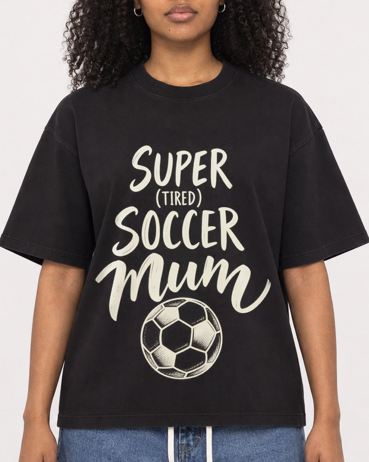 Mockup Boxy Heavyweight Tee Black female close-up 05