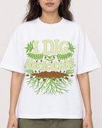 Mockup Boxy Heavyweight Tee White female close-up 02