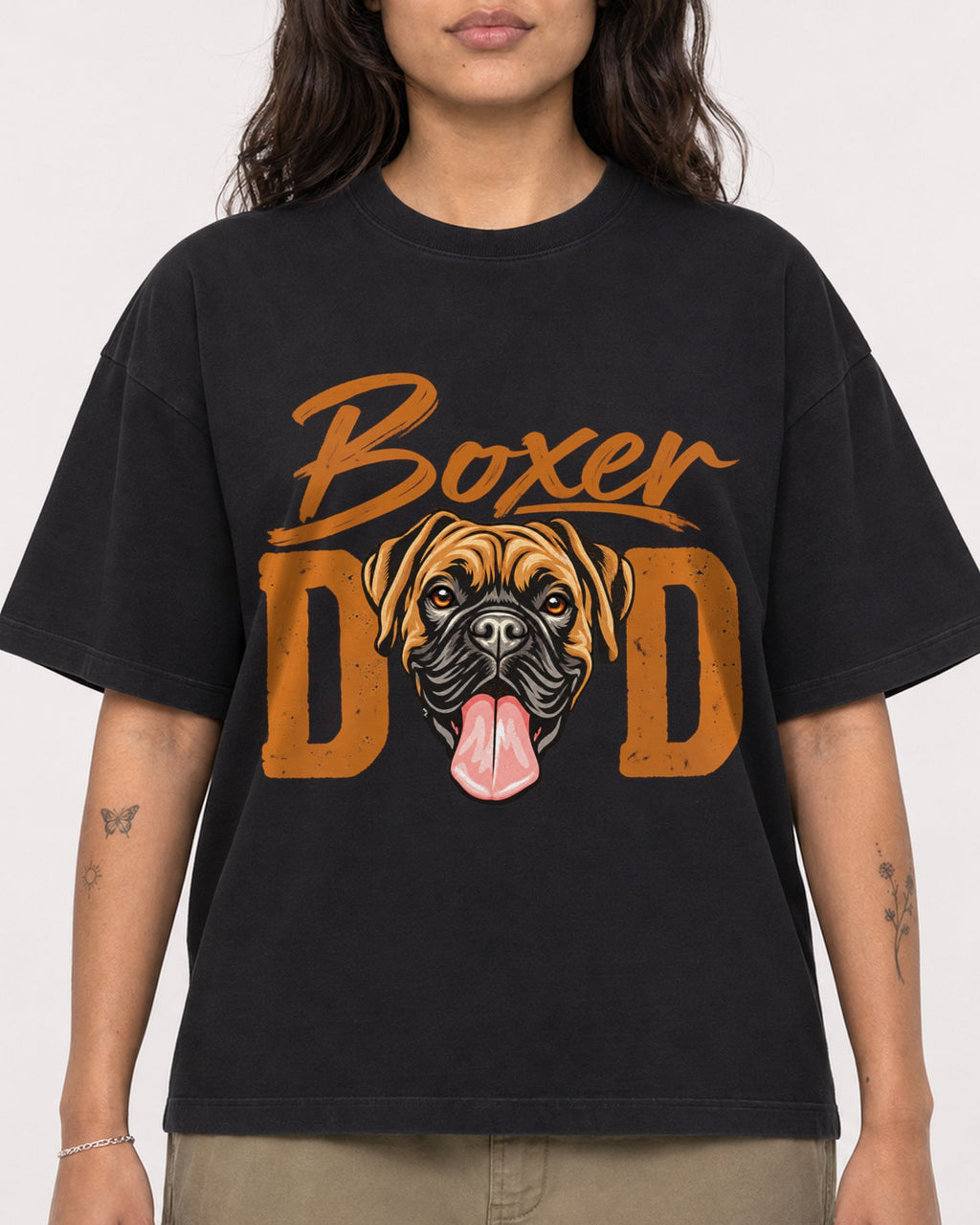 Mockup Boxy Heavyweight Tee Black female close-up 06