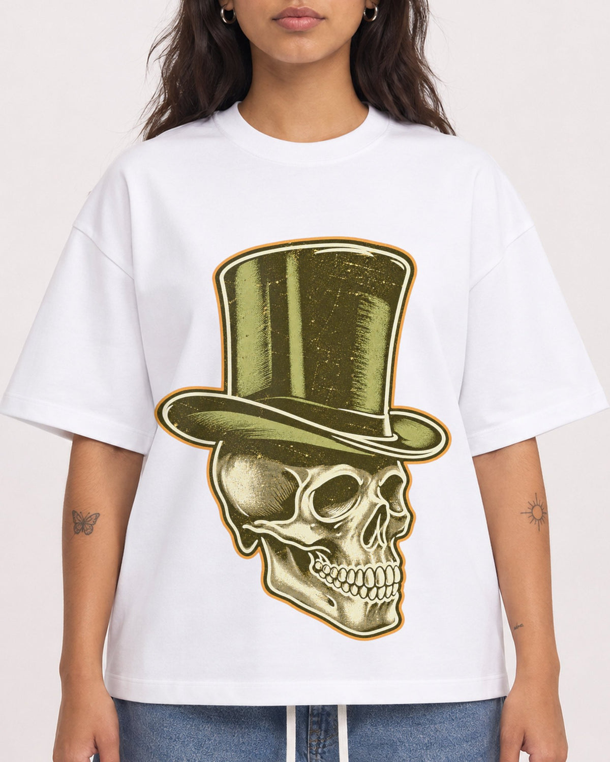 Mockup Boxy Heavyweight Tee White female close-up 06