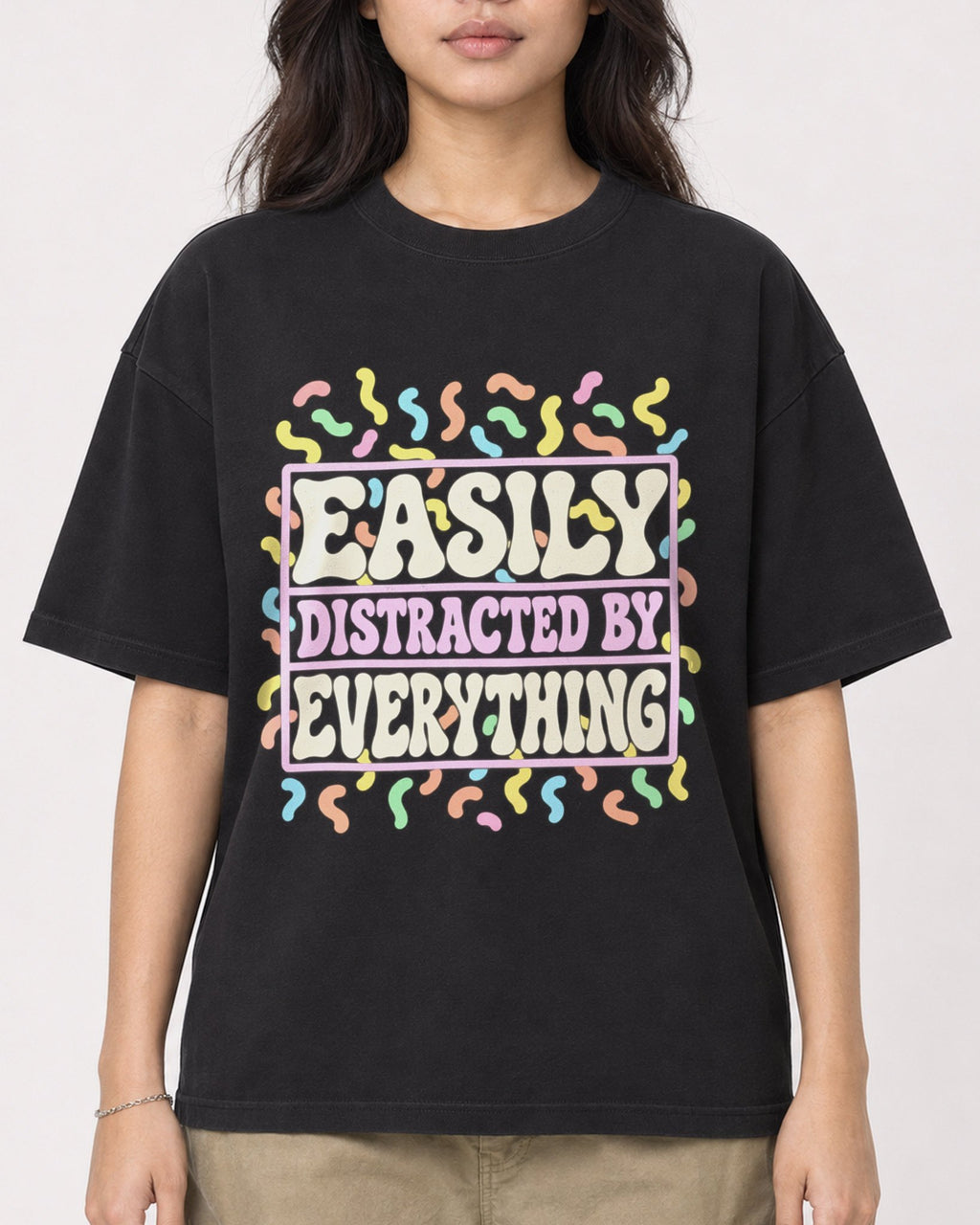 Mockup Boxy Heavyweight Tee Black female close-up 02