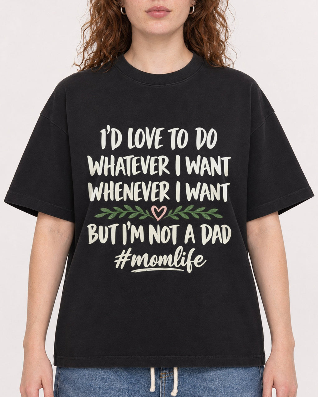 Mockup Boxy Heavyweight Tee Black female close-up 09