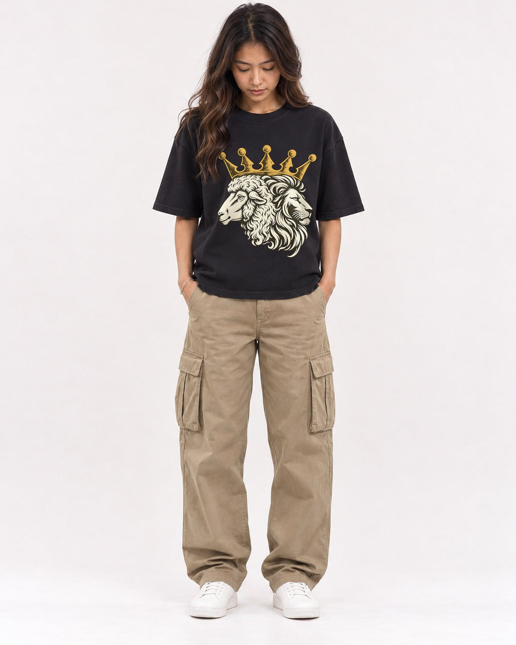 Mockup Boxy Heavyweight Tee Black female full-body 02