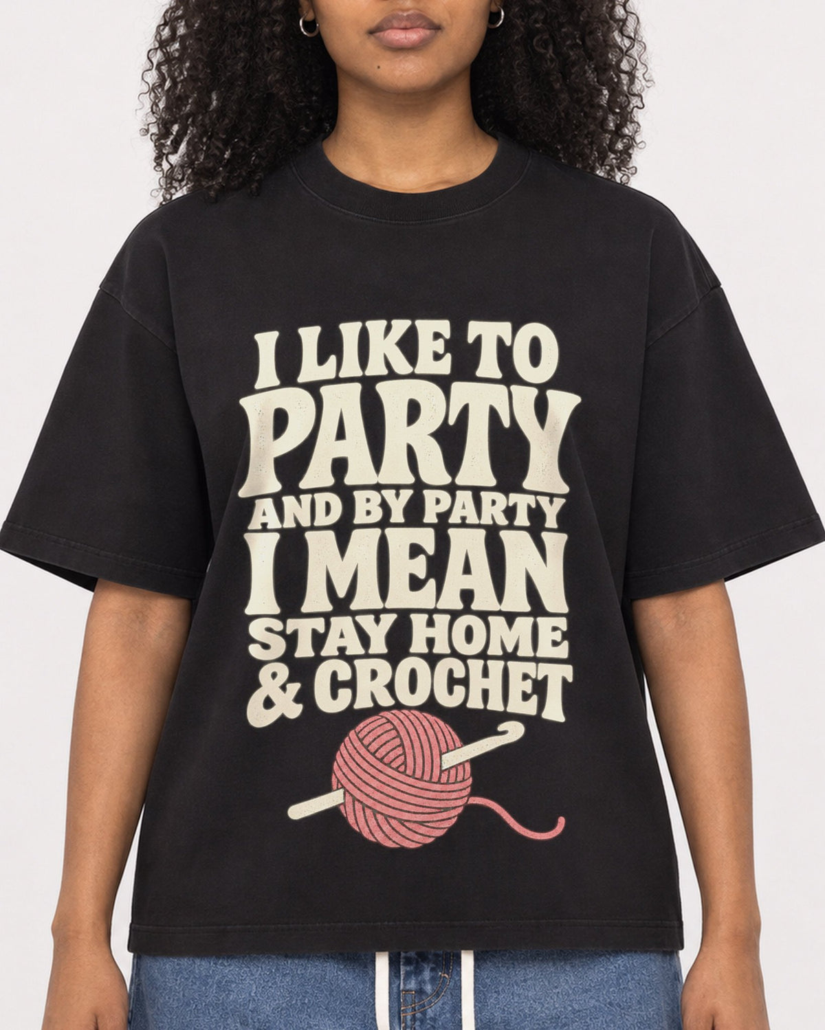 Mockup Boxy Heavyweight Tee Black female close-up 05