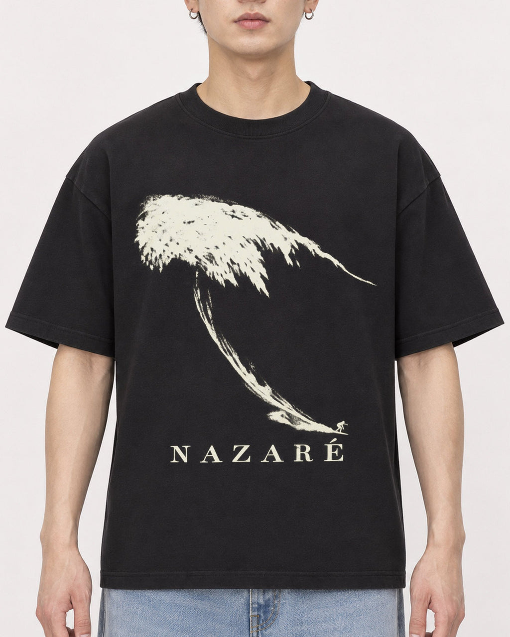 Mockup Boxy Heavyweight Tee Black male close-up 01