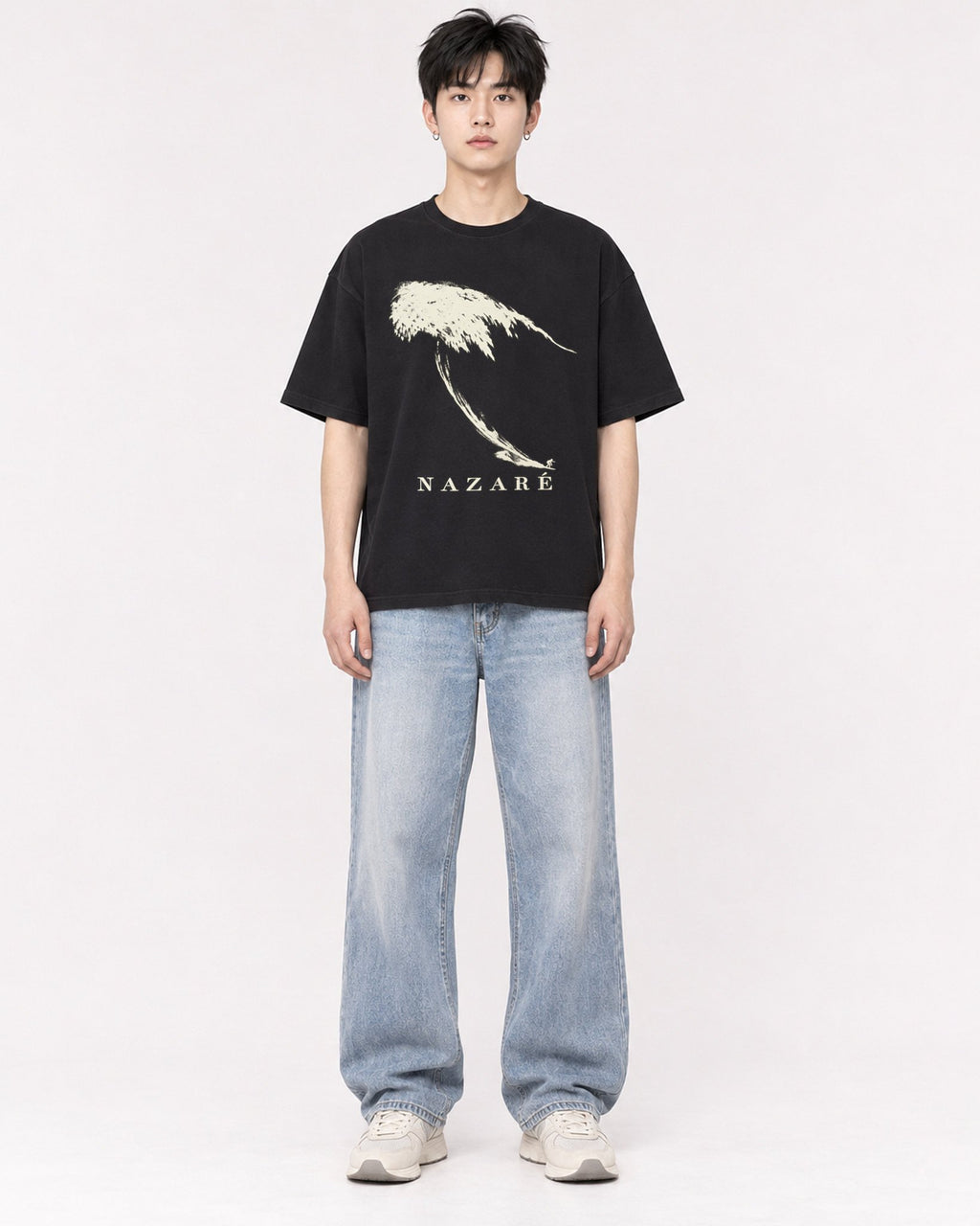 Mockup Boxy Heavyweight Tee Black male full-body 01