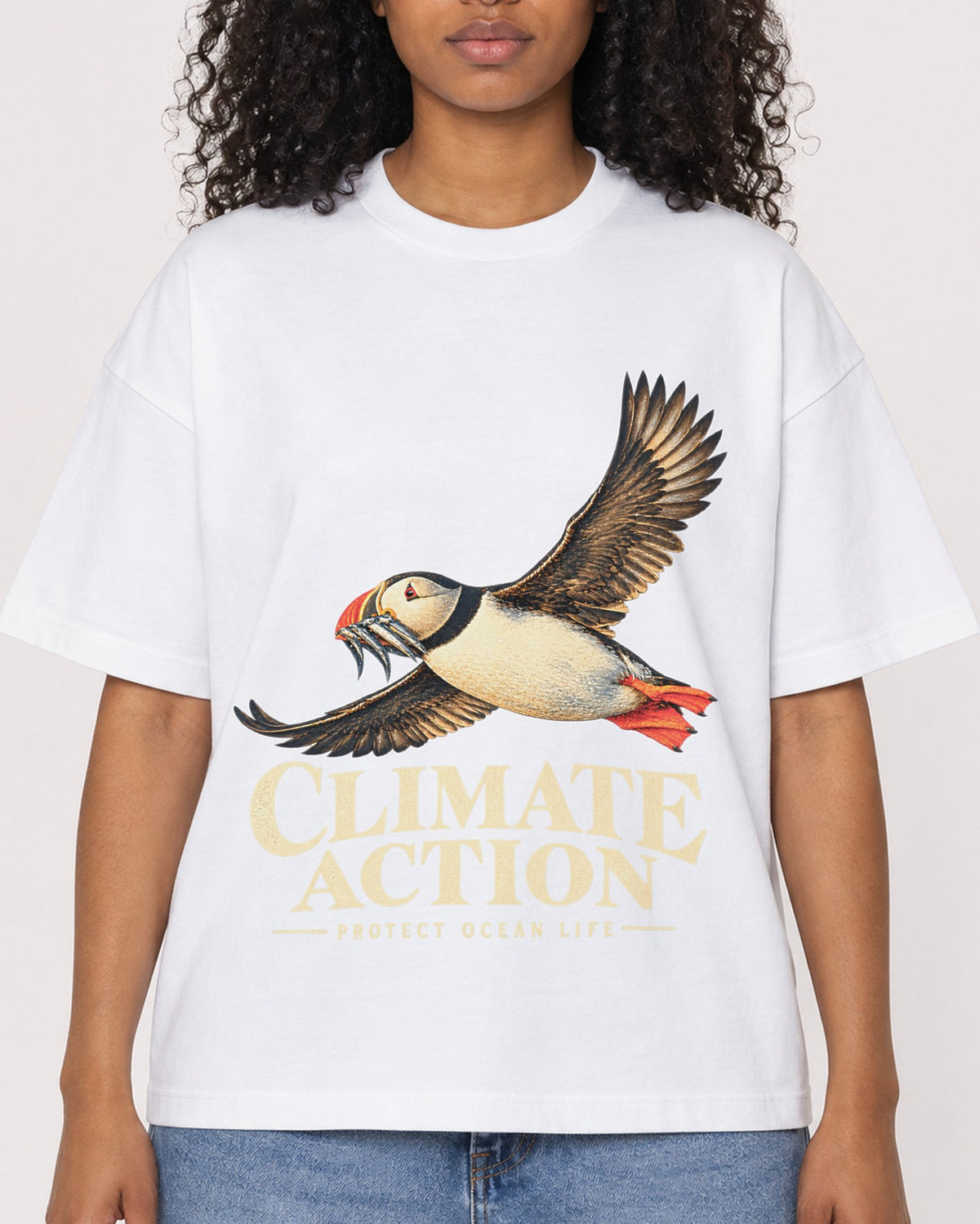 Mockup Boxy Heavyweight Tee White female close-up 05