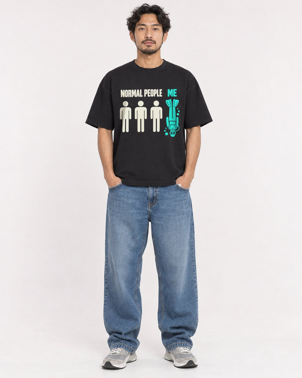 Mockup Boxy Heavyweight Tee Black male full-body 02