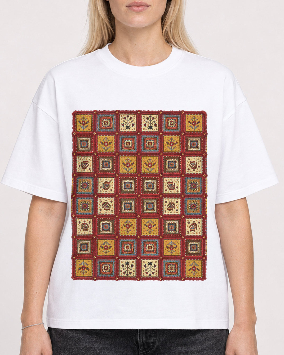Mockup Boxy Heavyweight Tee White female close-up 08