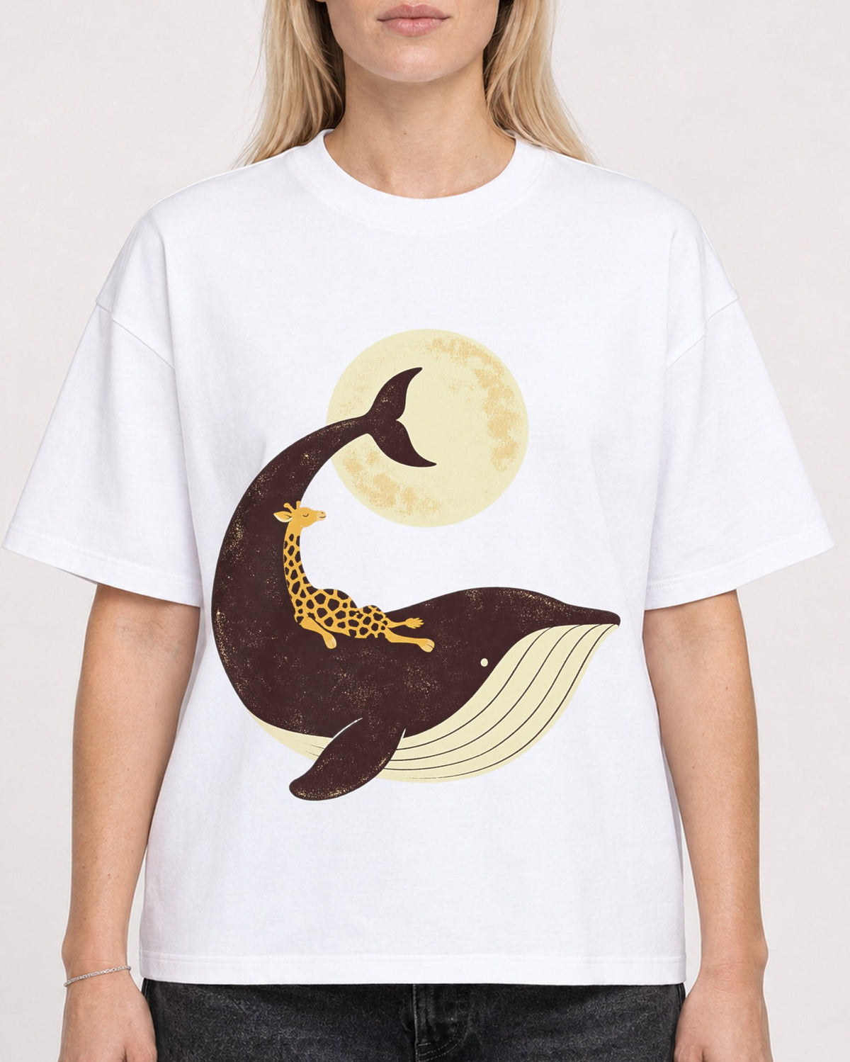 Mockup Boxy Heavyweight Tee White female close-up 08