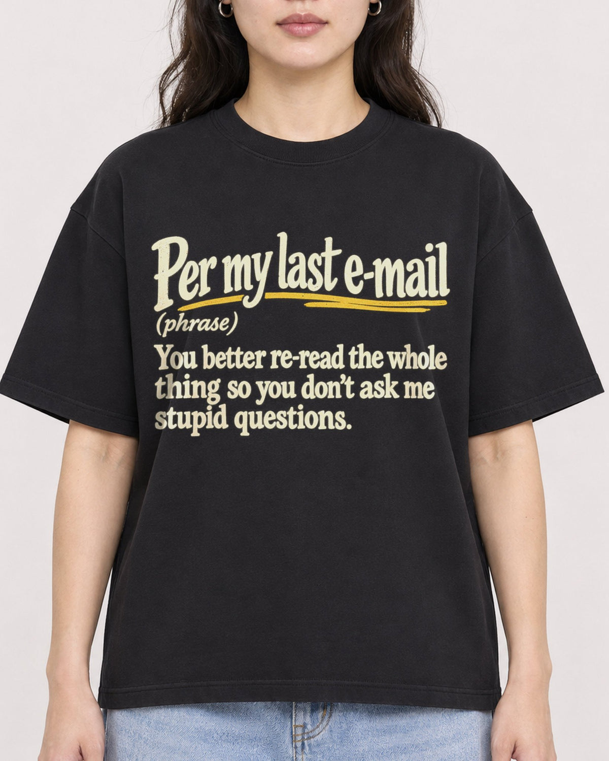 Mockup Boxy Heavyweight Tee Black female close-up 03
