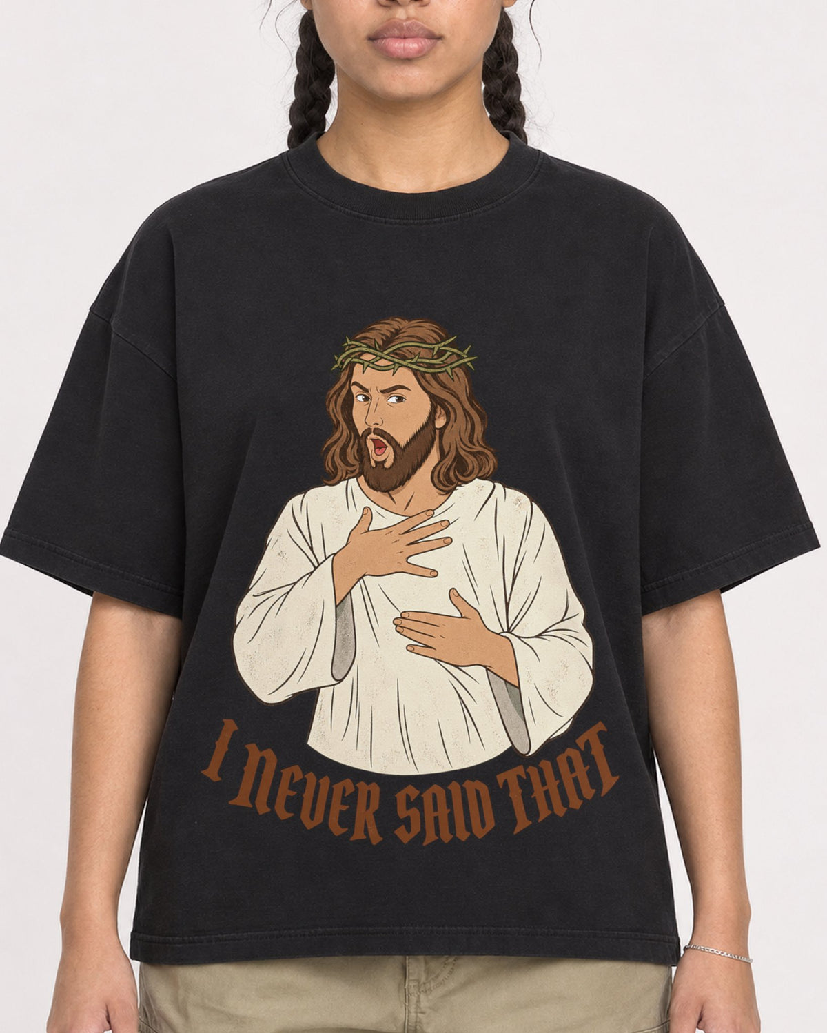 Mockup Boxy Heavyweight Tee Black female close-up 50